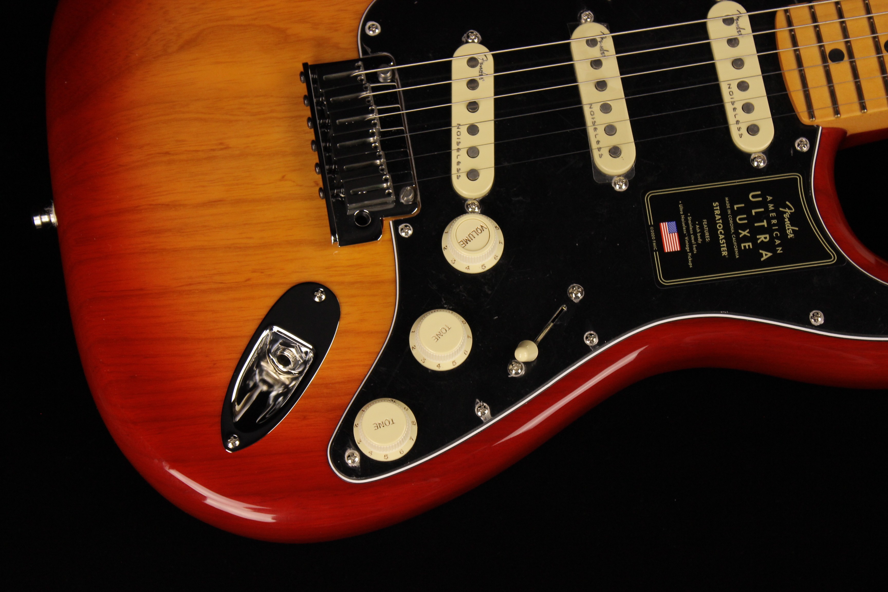 Fender American Ultra Luxe Stratocaster Plasma Red Burst (SN