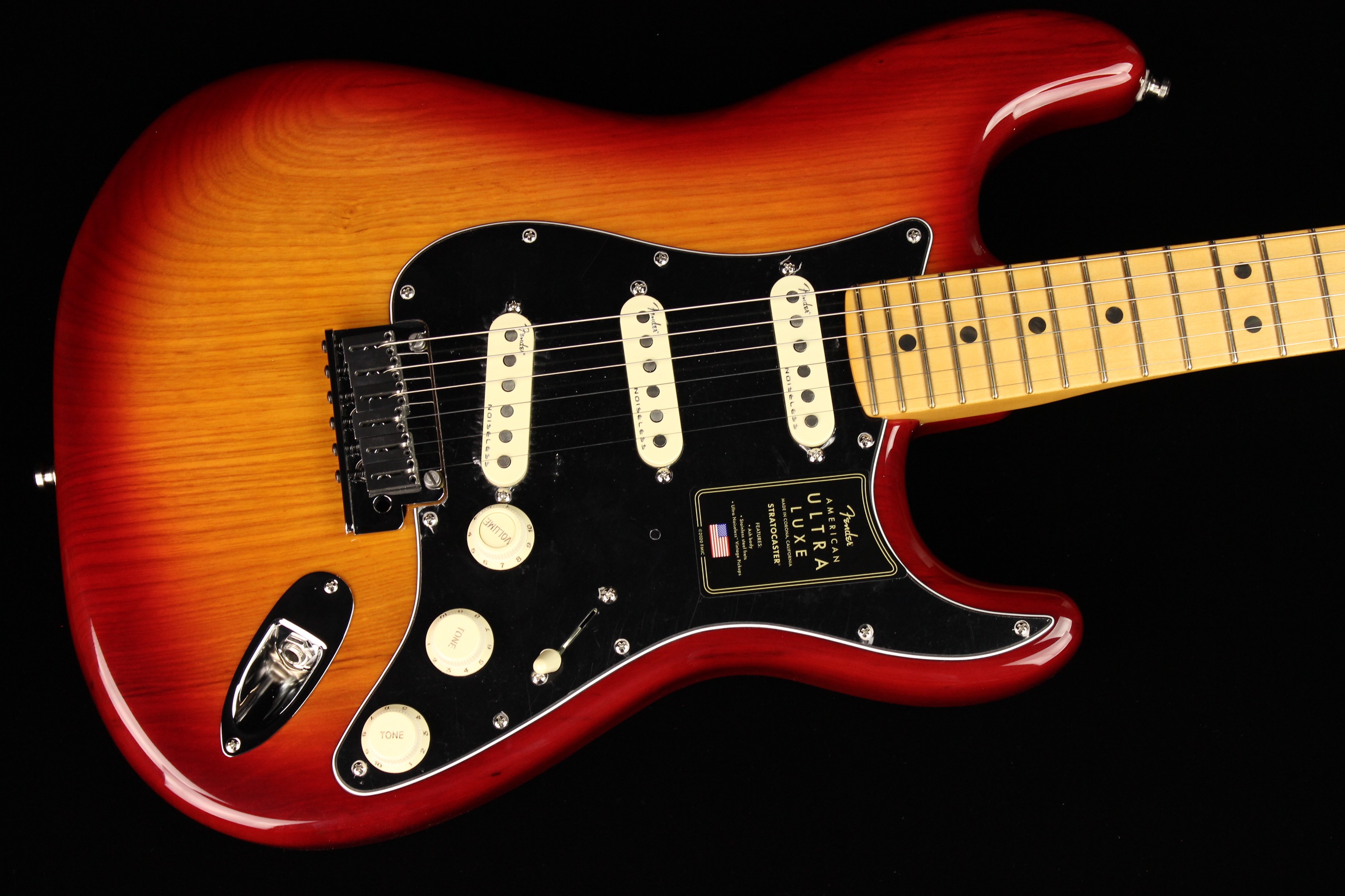 Fender American Ultra Luxe Stratocaster Plasma Red Burst (SN Fender American Ultra Luxe Stratocaster Plasma Red Burst (SN