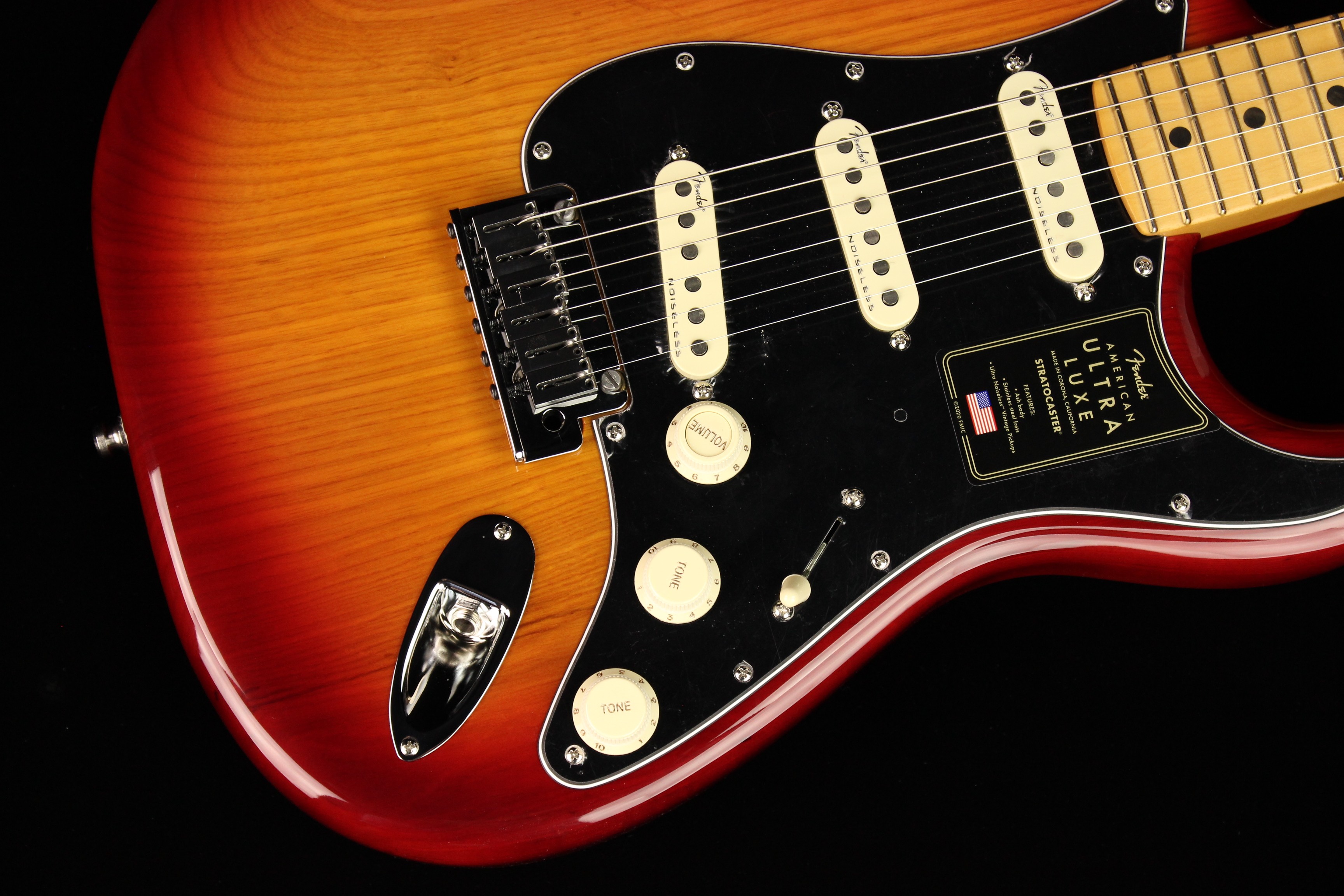 Fender American Ultra Luxe Stratocaster Plasma Red Burst (SN