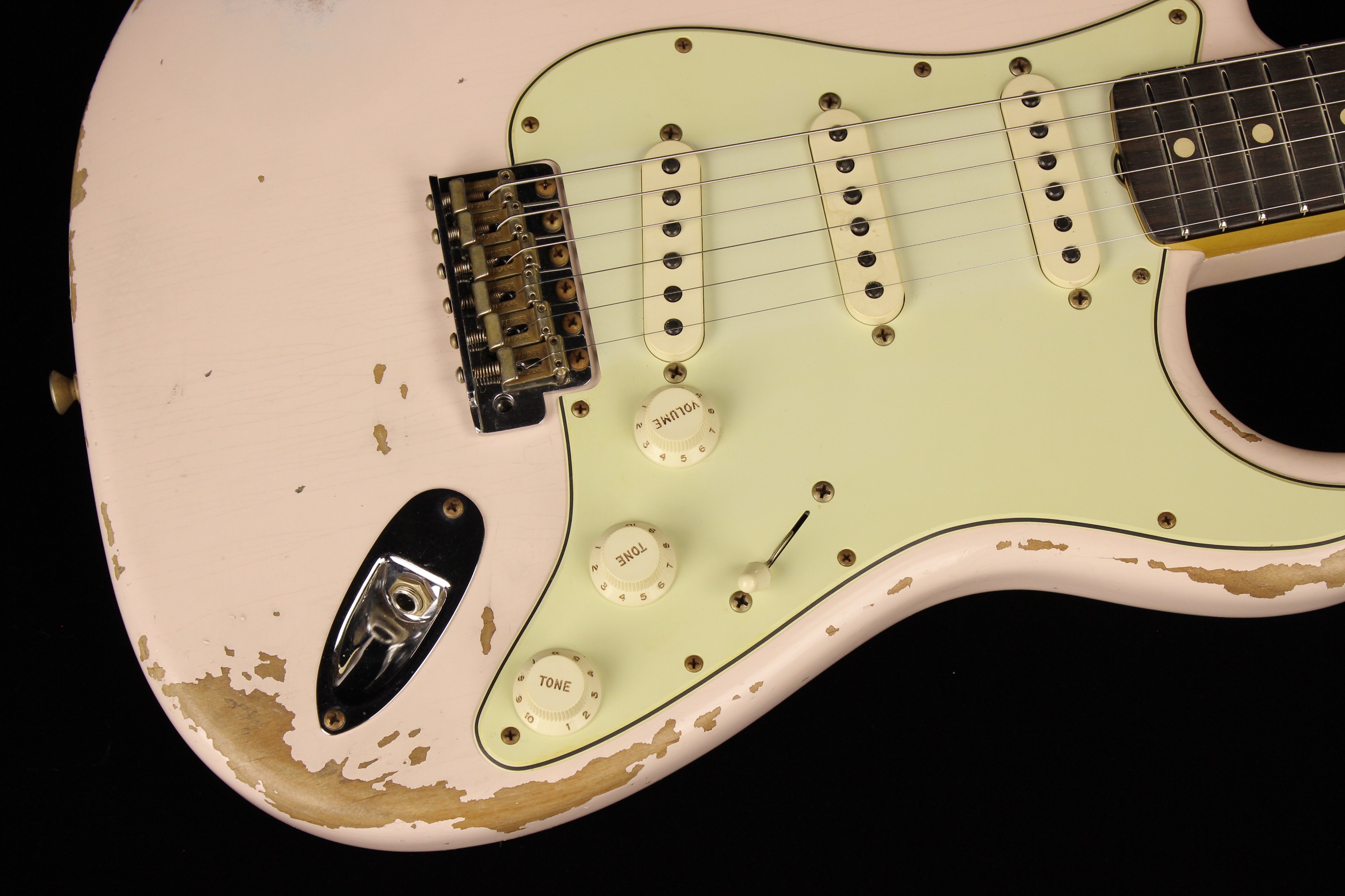 Fender Custom Shop LTD 1964 Stratocaster Relic Super Faded Aged Shell Pink  Eddie's Guitars | centenariocat.upeu.edu.pe