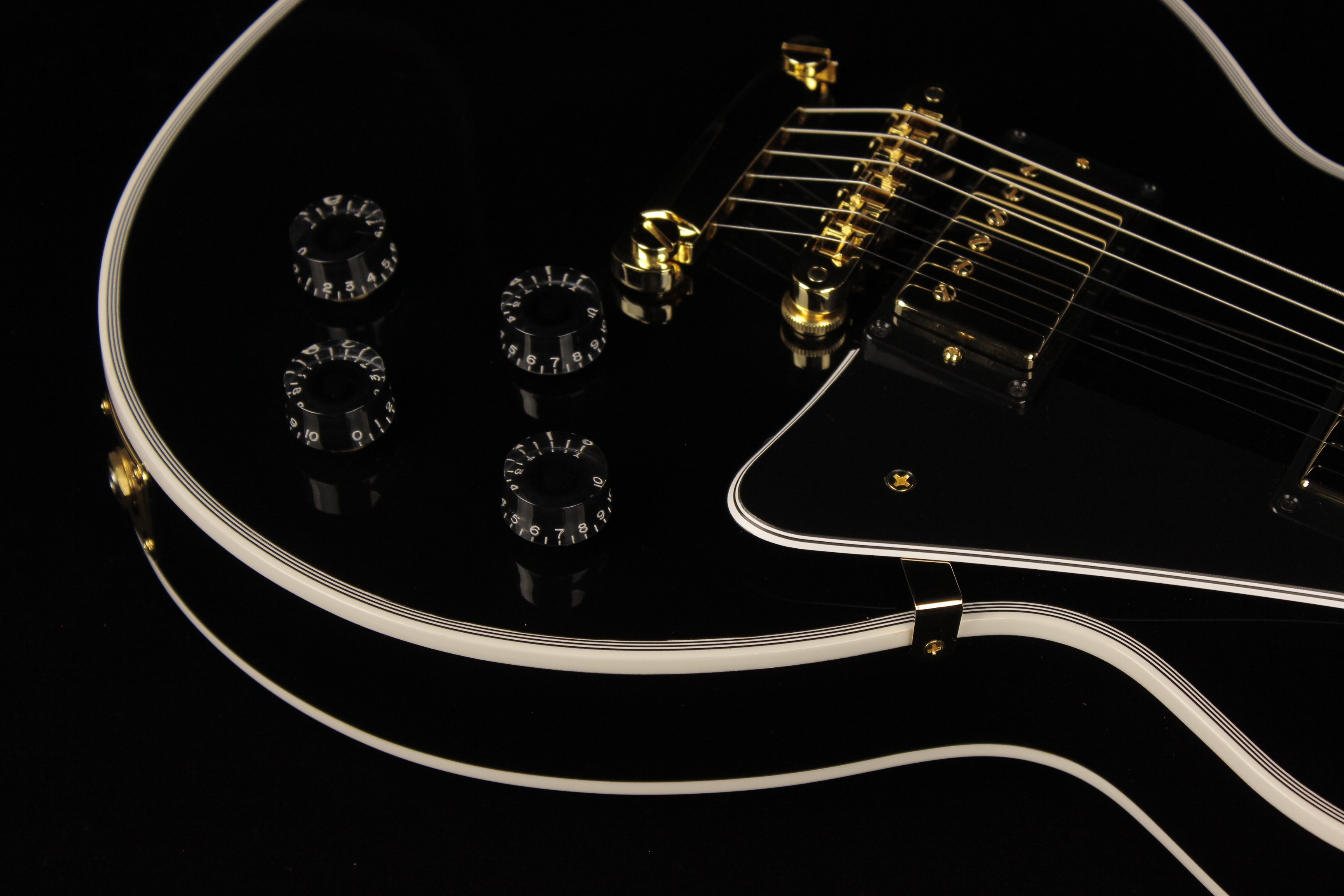 Les Paul Custom w/ Ebony Fingerboard Gloss, Ebony | Gibson