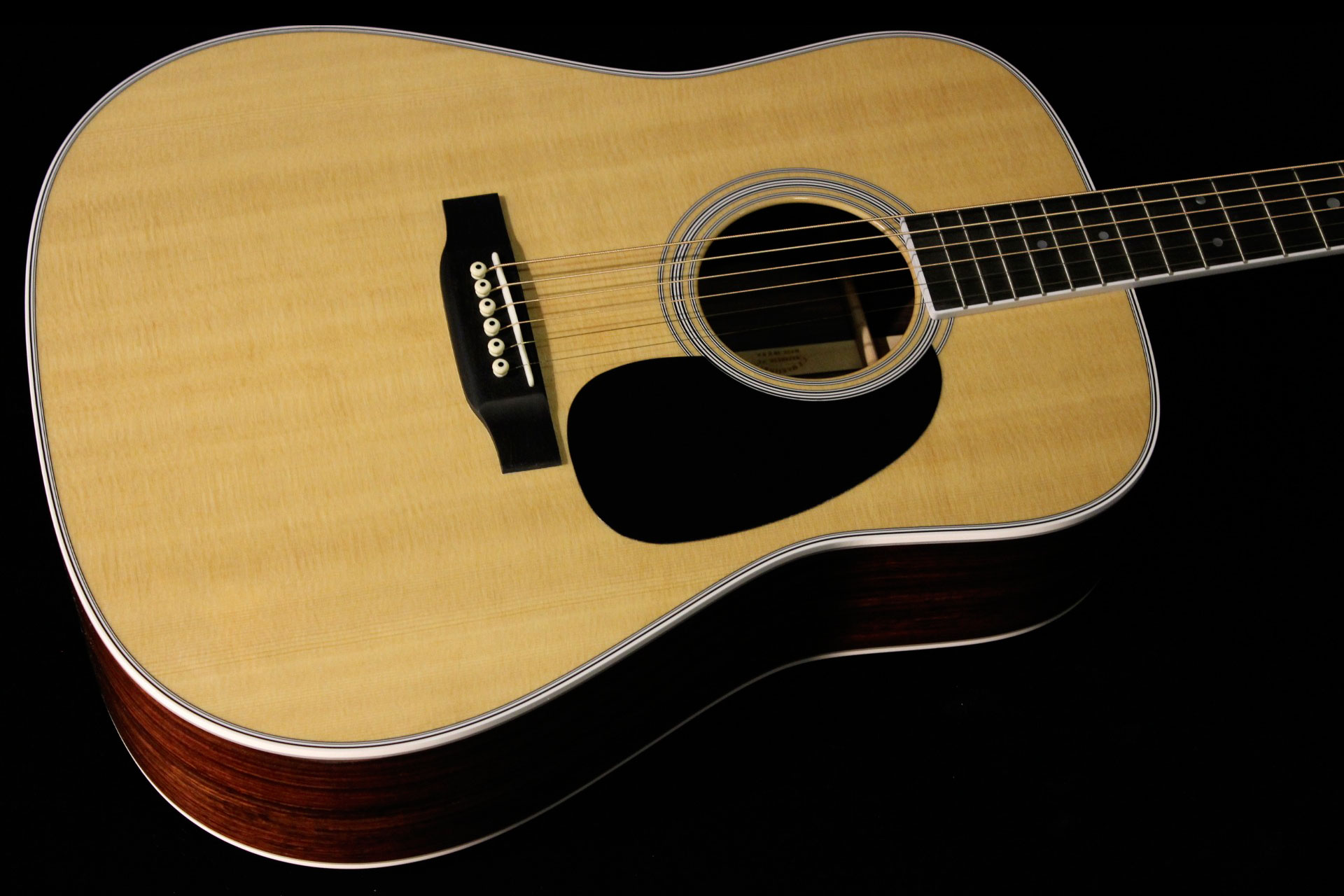 Маша хочет купить гитару за 35 монет. Martin d35. Martin d-28. Martin Guitars d35. Итара Martin Guitars d35.