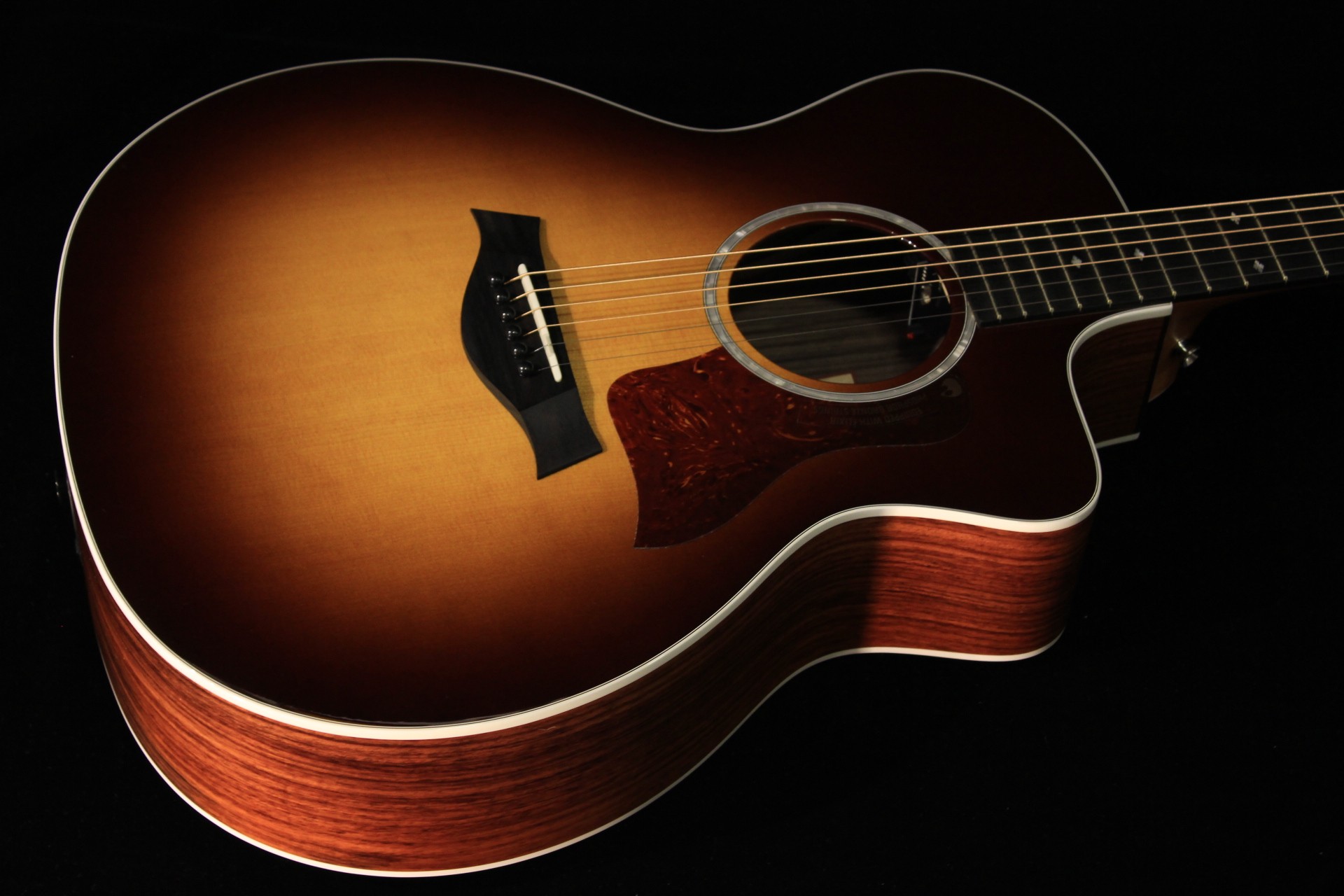 Session guitarist acoustic sunburst deluxe. Гитара Тейлор. Тейлор санберст. Классическая гитара Taylor. Санбёрст гитара.