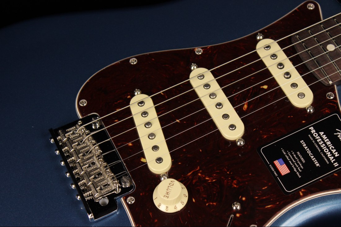Fender American Professional II Stratocaster Rosewood Neck Limited Edition - LPB
