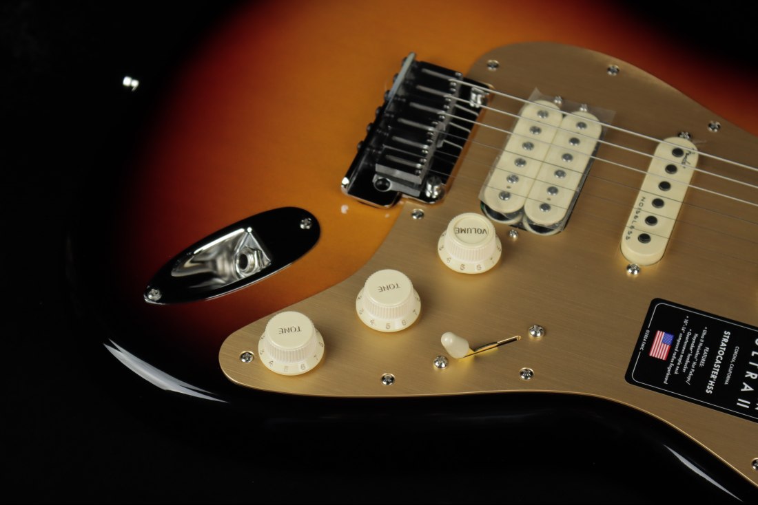 Fender American Ultra II Stratocaster HSS - EB ULB