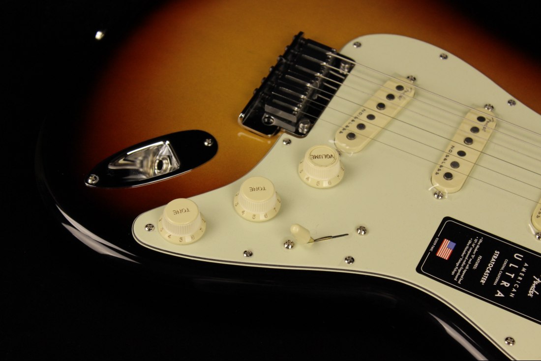 Fender American Ultra Stratocaster - MN ULB