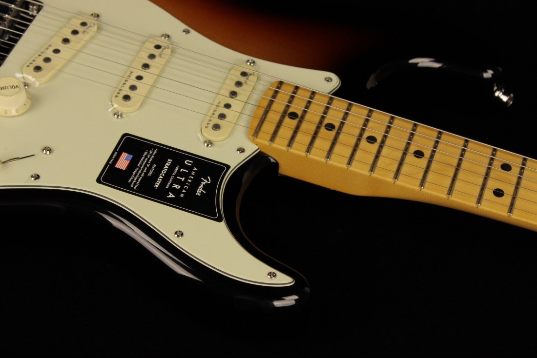 Fender American Ultra Stratocaster - MN ULB