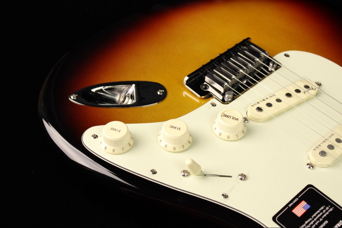 Fender American Ultra Stratocaster - RW ULB