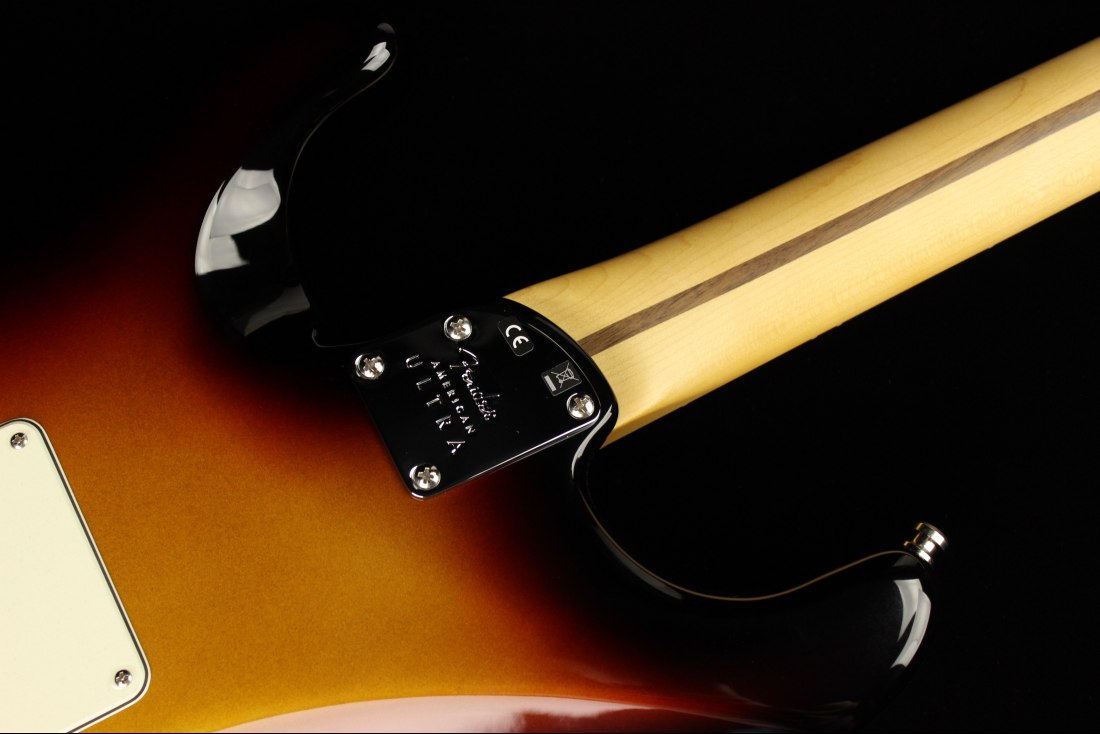 Fender American Ultra Stratocaster - RW ULB