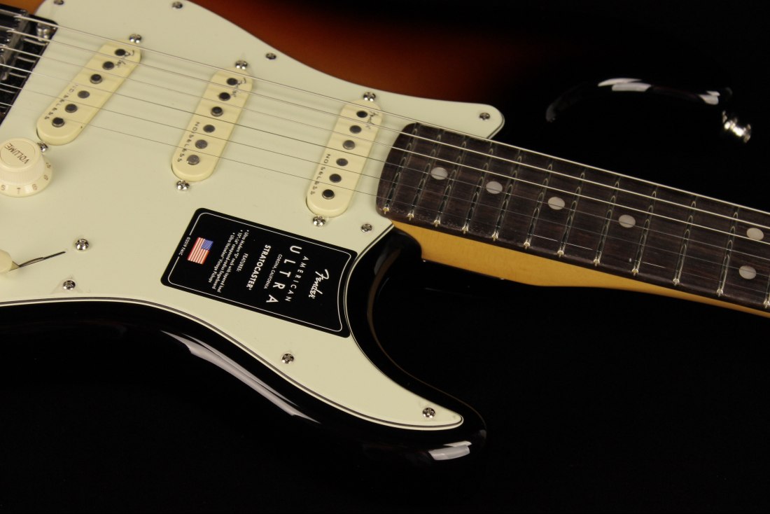 Fender American Ultra Stratocaster - RW ULB