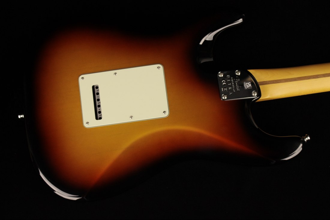 Fender American Ultra Stratocaster - RW ULB