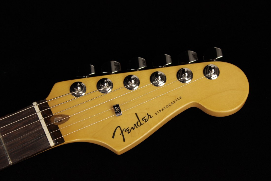 Fender American Ultra Stratocaster - RW ULB