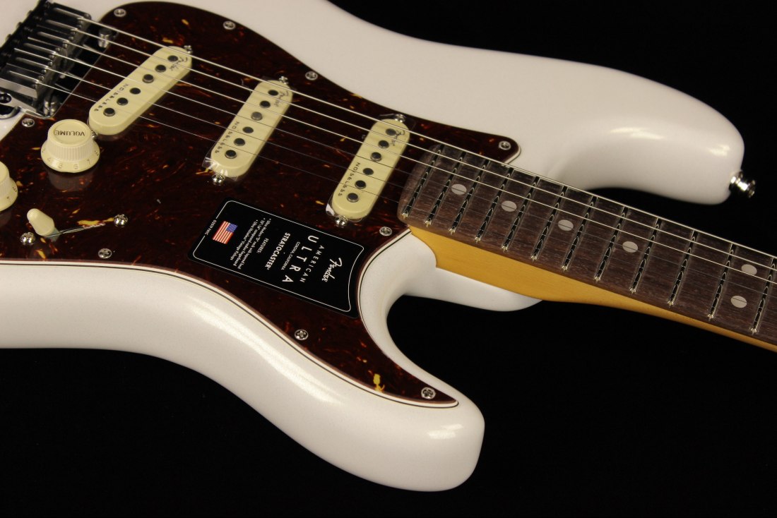 Fender American Ultra Stratocaster - RW APL