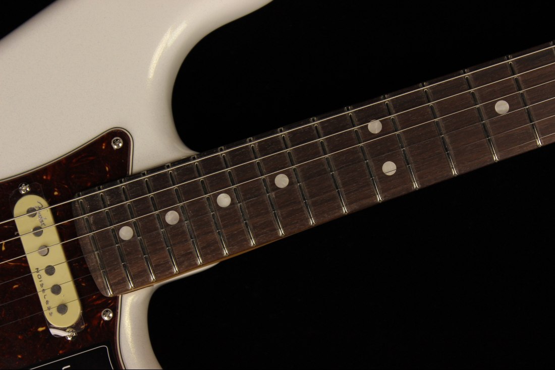 Fender American Ultra Stratocaster - RW APL