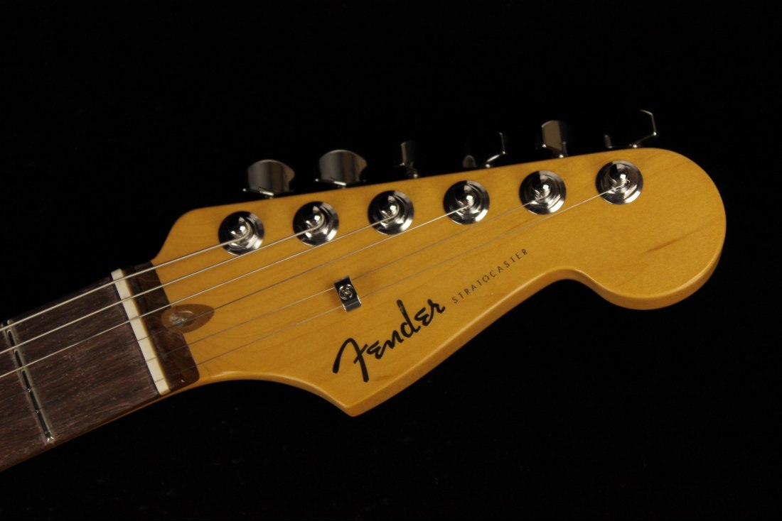 Fender American Ultra Stratocaster - RW APL