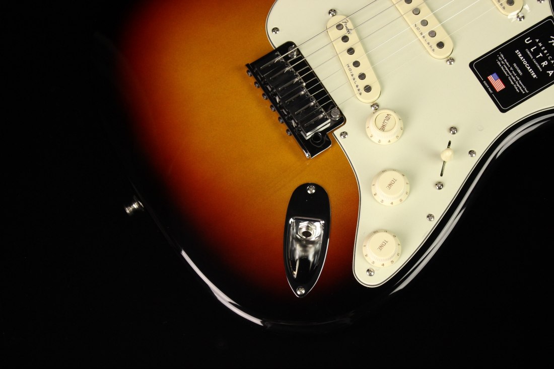 Fender American Ultra Stratocaster - RW ULB