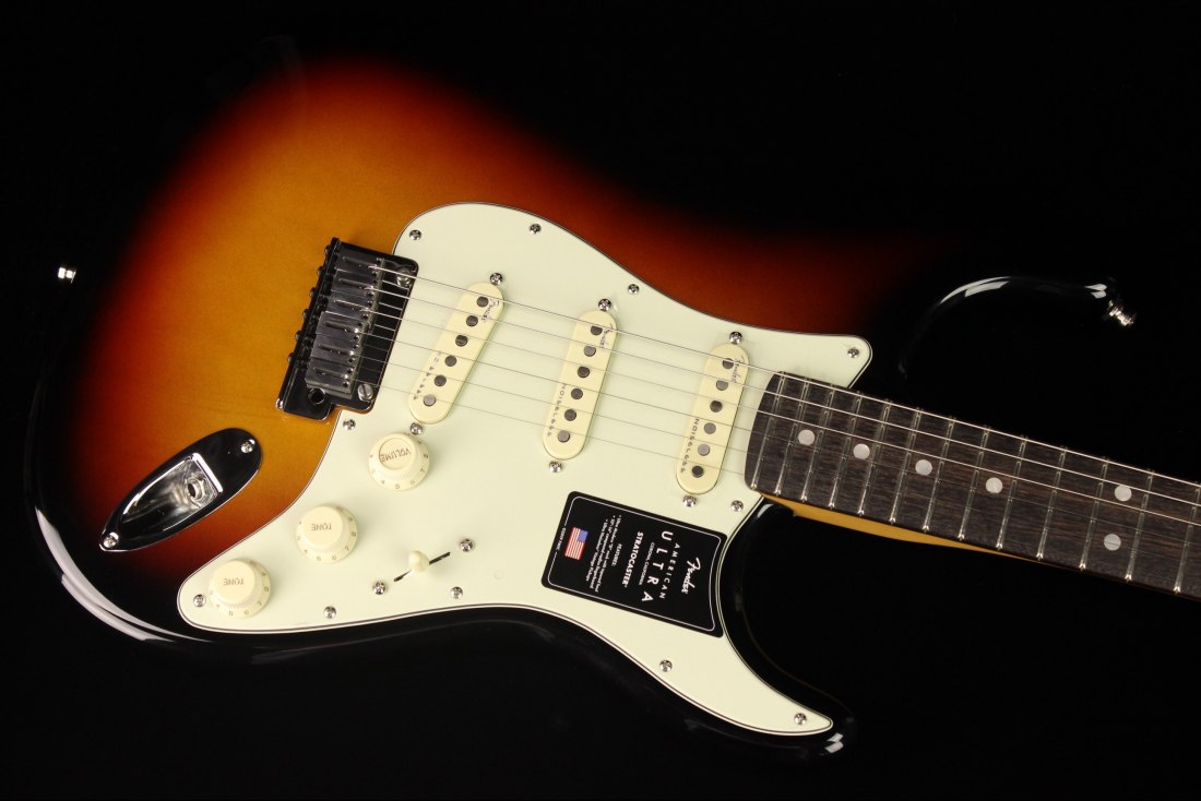 Fender American Ultra Stratocaster - RW ULB