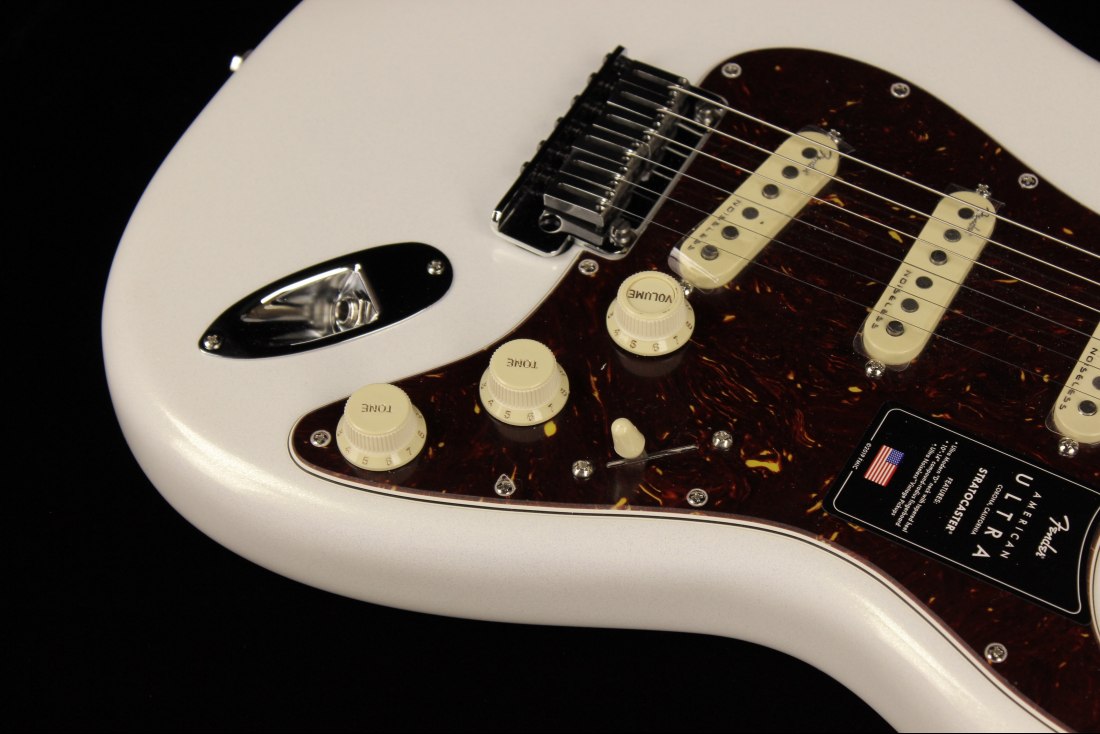 Fender American Ultra Stratocaster - RW APL