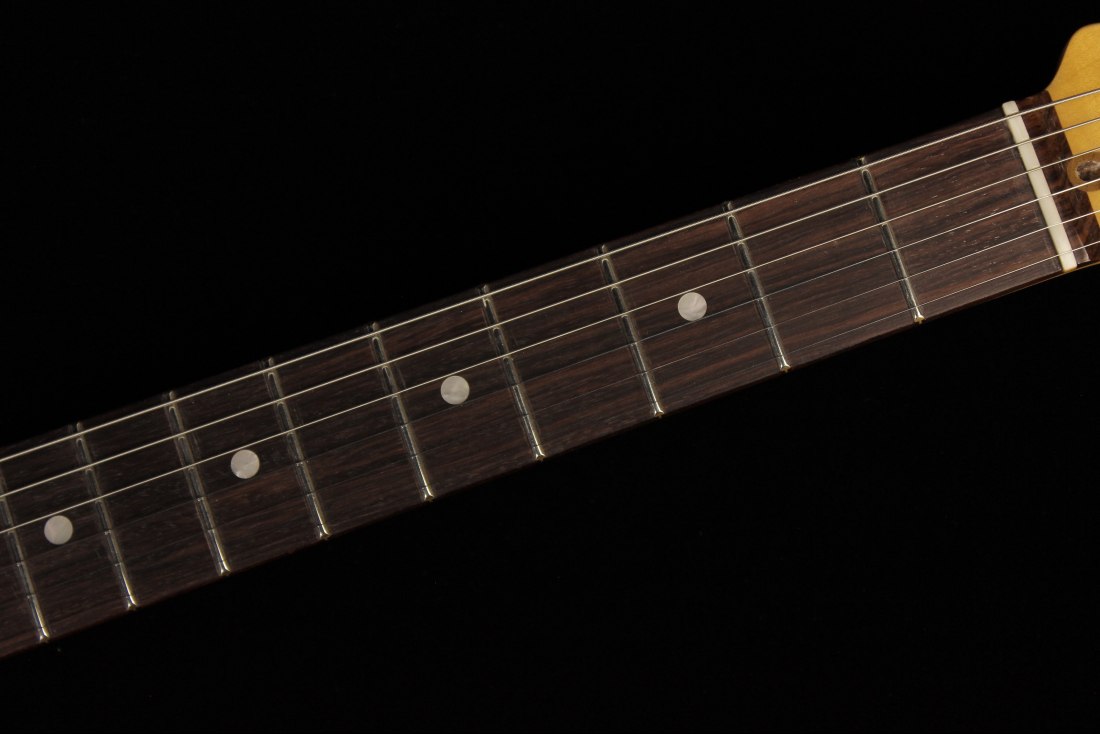 Fender American Ultra Stratocaster - RW APL