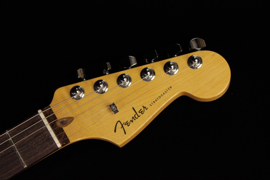 Fender American Ultra Stratocaster - RW APL