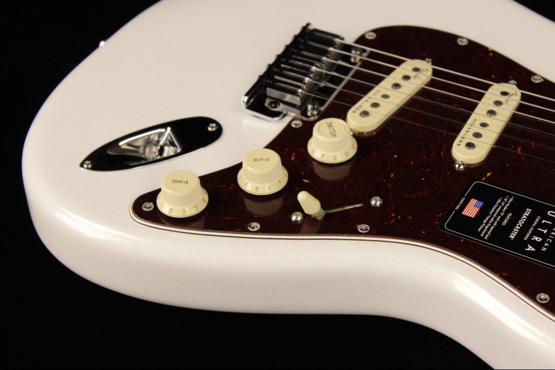 Fender American Ultra Stratocaster - RW APL