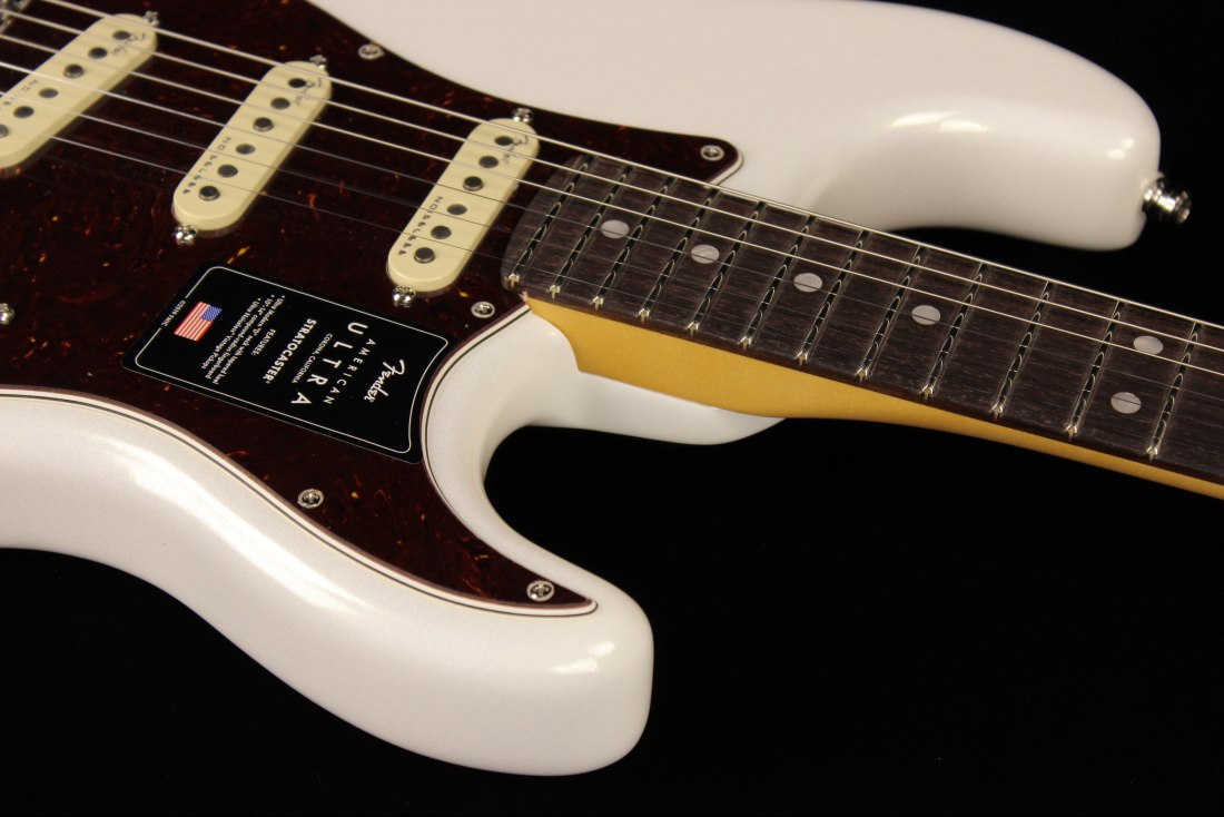 Fender American Ultra Stratocaster - RW APL