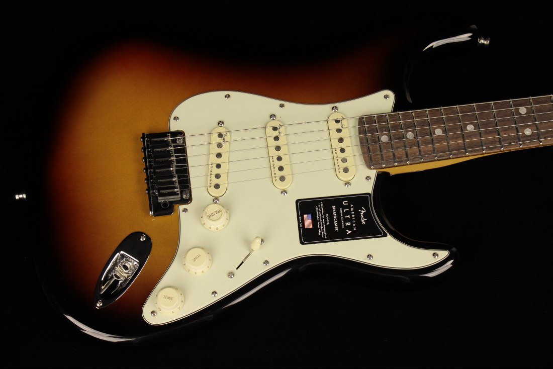 Fender American Ultra Stratocaster - RW ULB