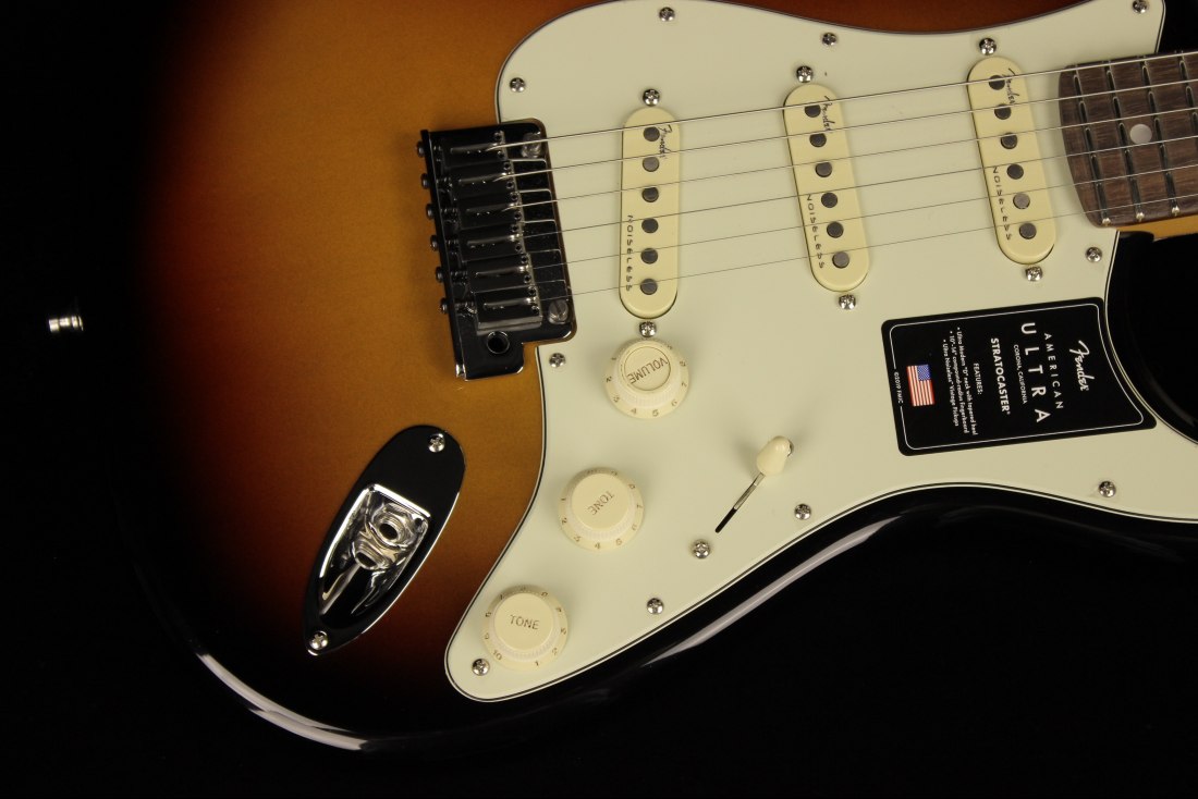 Fender American Ultra Stratocaster - RW ULB