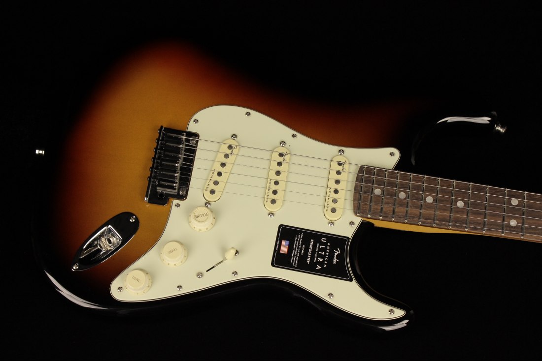 Fender American Ultra Stratocaster - RW ULB