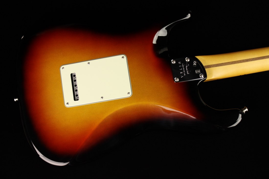 Fender American Ultra Stratocaster HSS - MN ULB