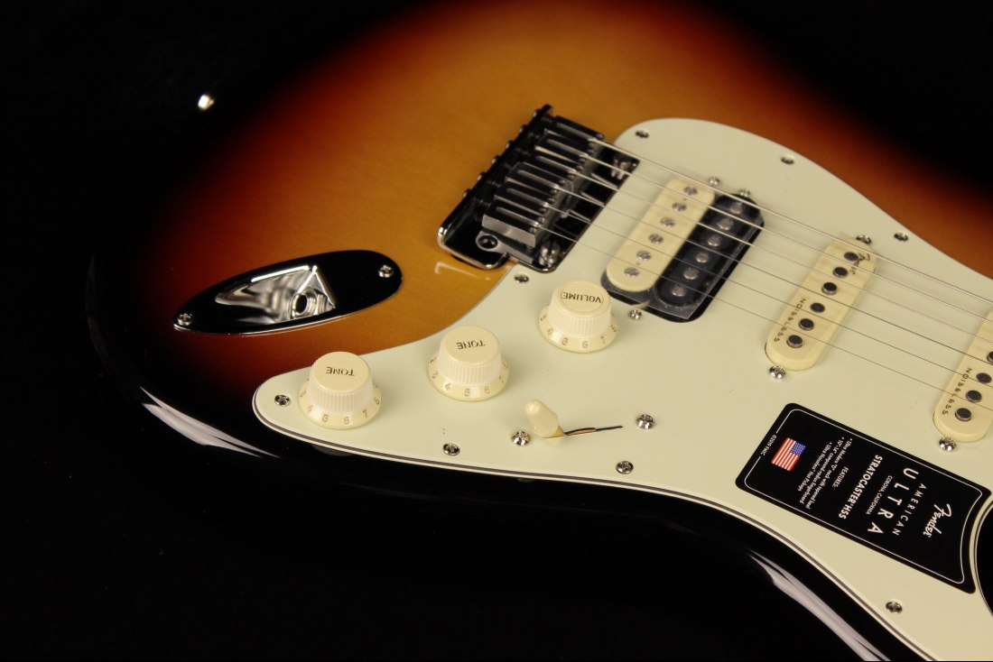 Fender American Ultra Stratocaster HSS - RW ULB