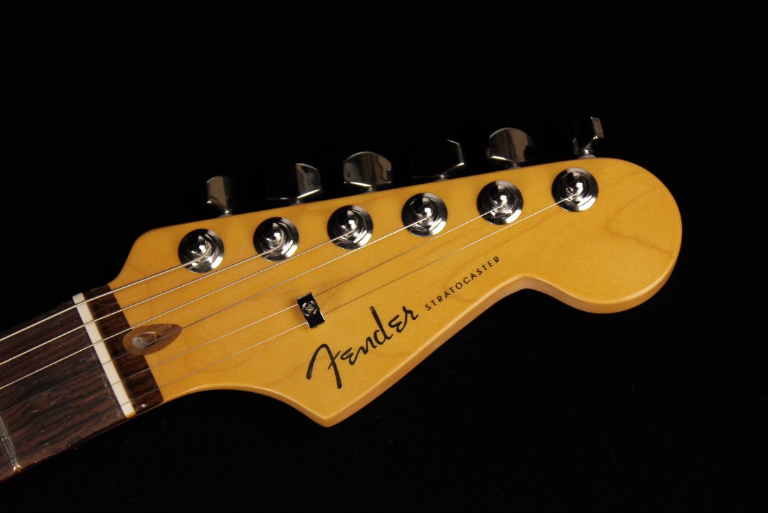 Fender American Ultra Stratocaster HSS - RW ULB