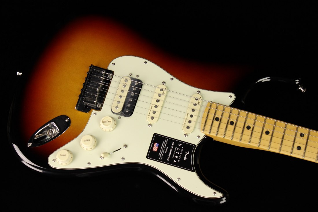 Fender American Ultra Stratocaster HSS - MN ULB