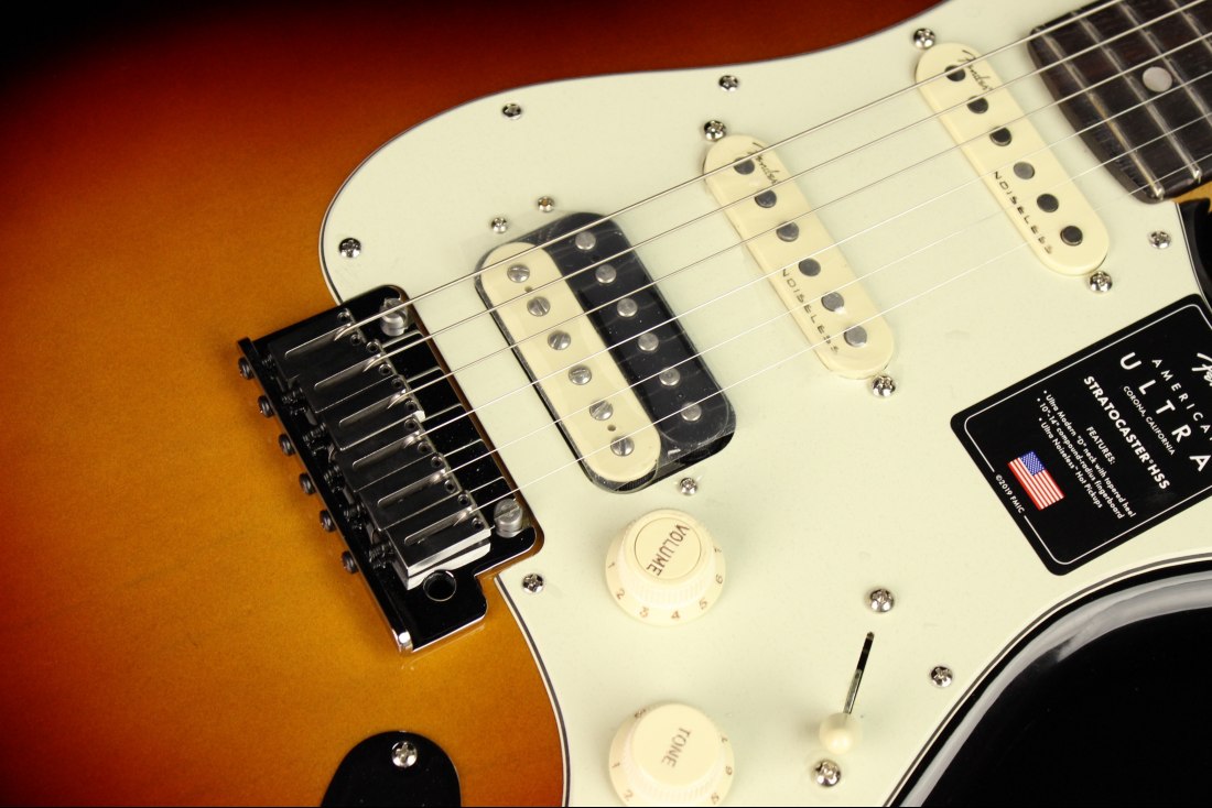 Fender American Ultra Stratocaster HSS - RW ULB