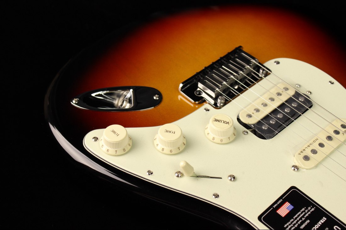 Fender American Ultra Stratocaster HSS - RW ULB