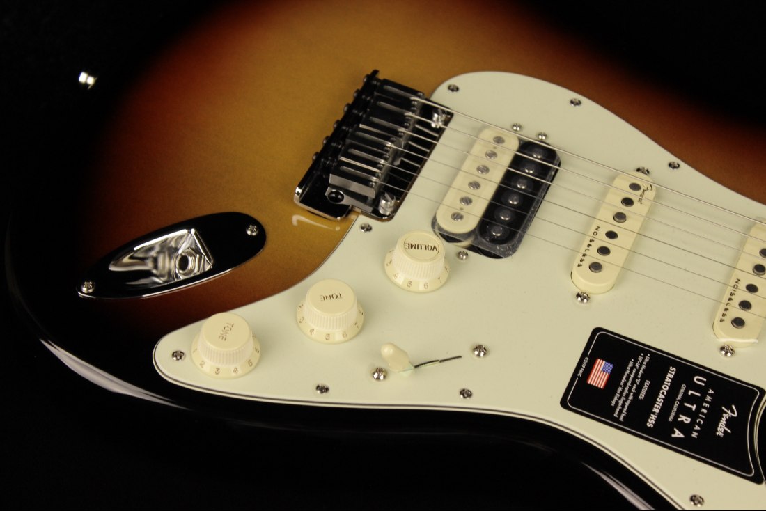 Fender American Ultra Stratocaster HSS - RW ULB