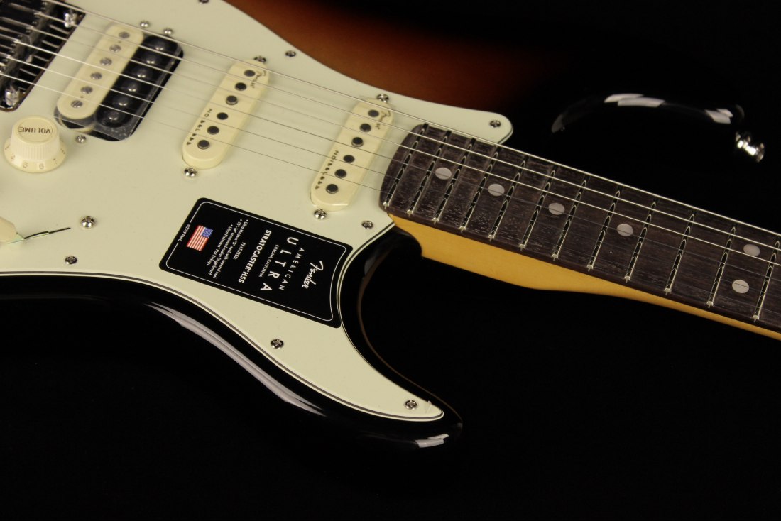 Fender American Ultra Stratocaster HSS - RW ULB