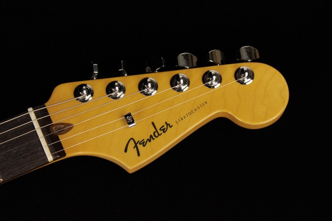 Fender American Ultra Stratocaster HSS - RW ULB