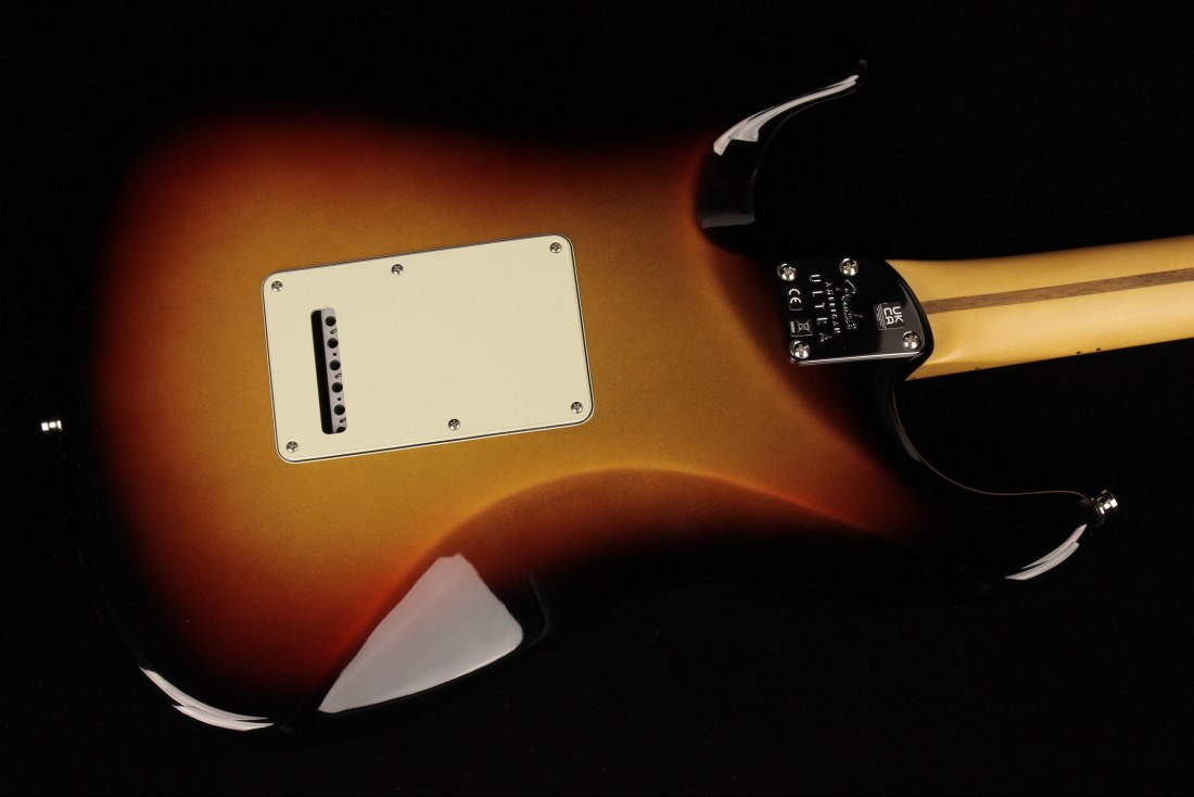 Fender American Ultra Stratocaster HSS - MN ULB