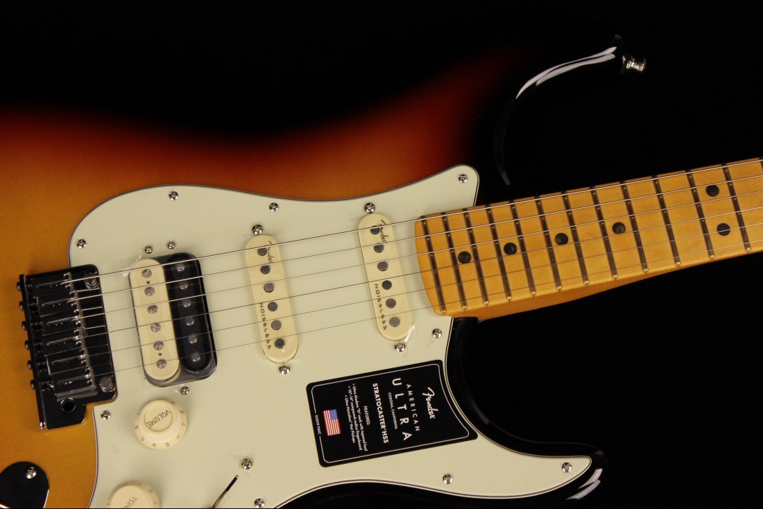 Fender American Ultra Stratocaster HSS - MN ULB