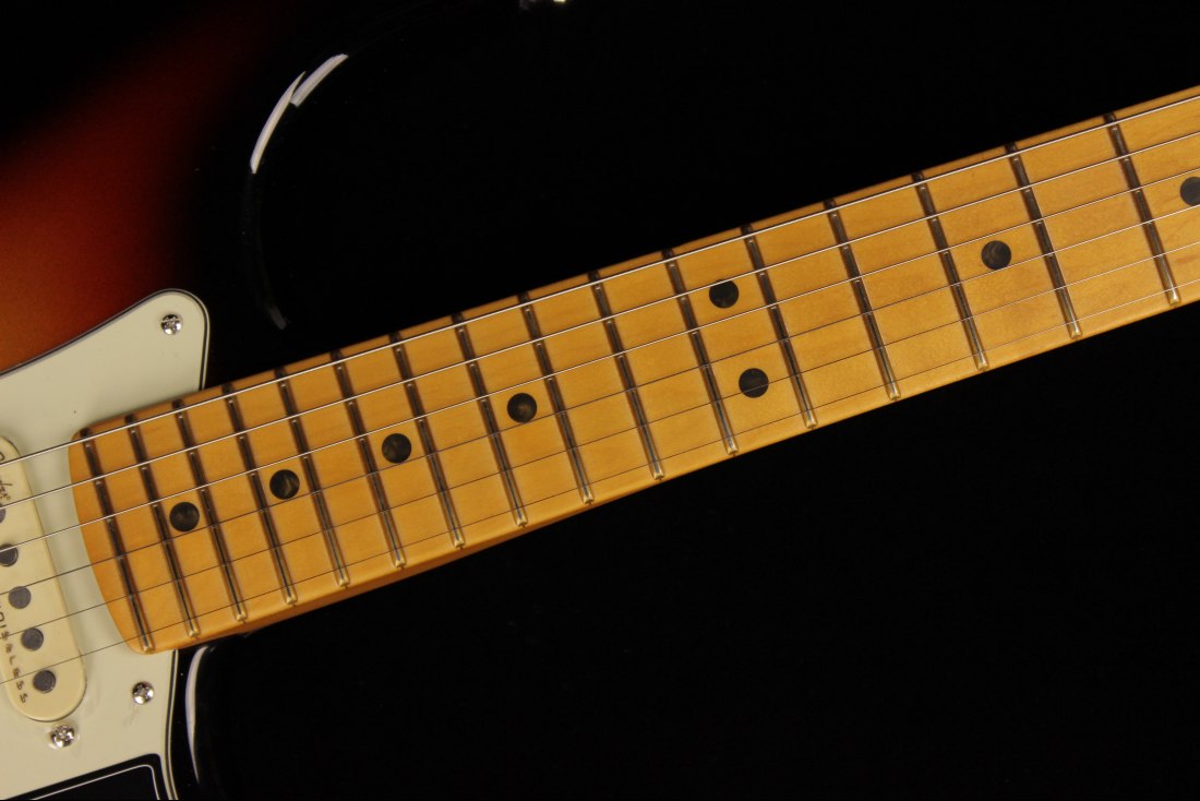 Fender American Ultra Stratocaster HSS - MN ULB