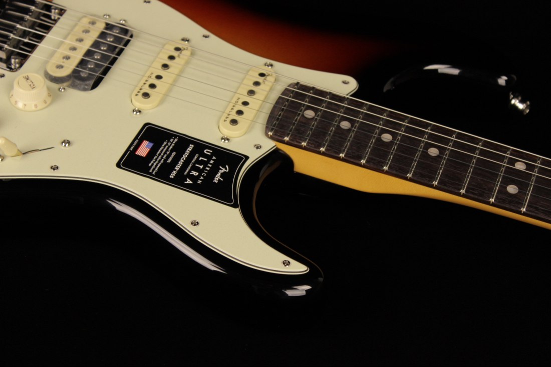 Fender American Ultra Stratocaster HSS - RW ULB