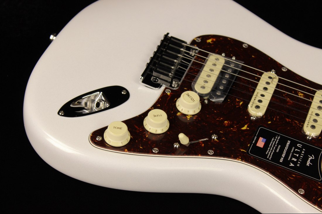 Fender American Ultra Stratocaster HSS - MN APL