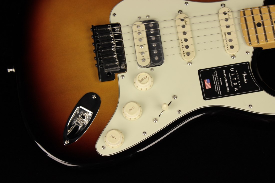 Fender American Ultra Stratocaster HSS - MN ULB