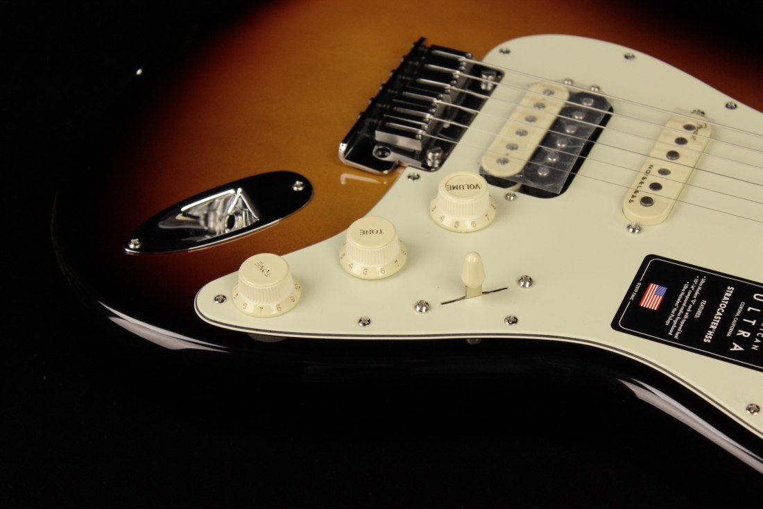 Fender American Ultra Stratocaster HSS - MN ULB