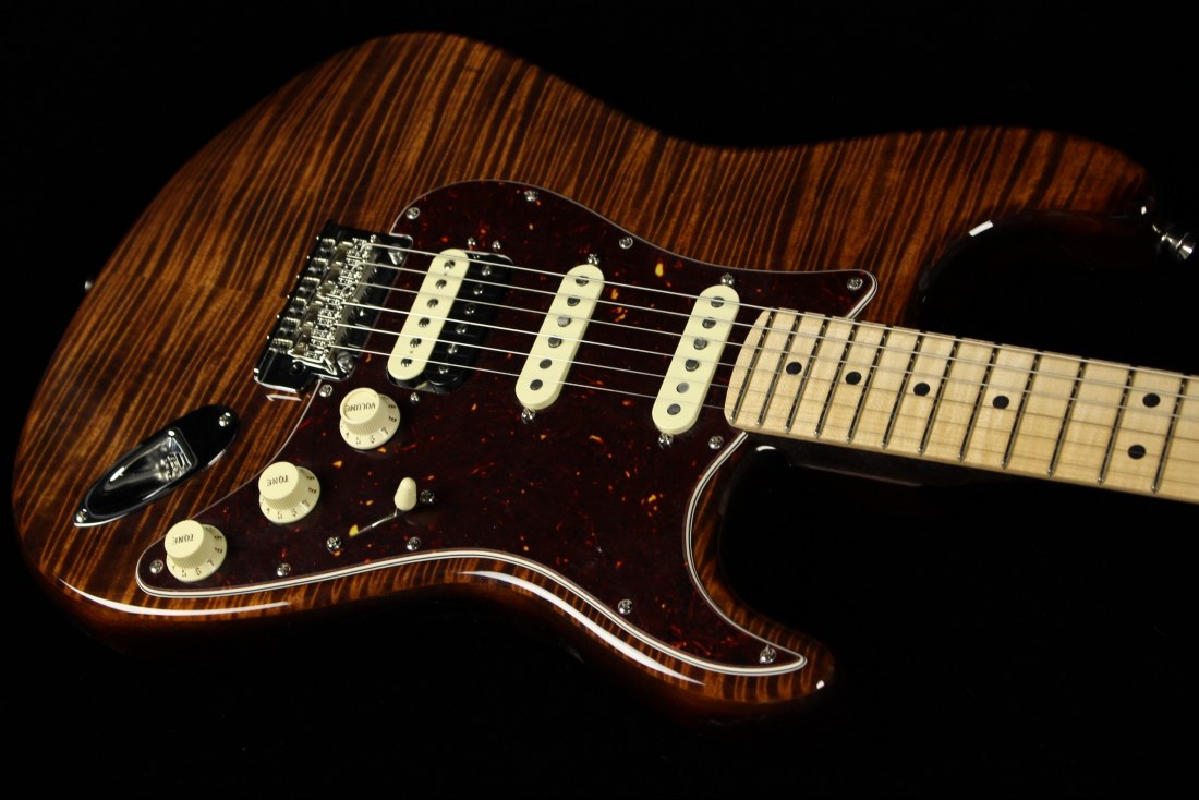 Fender Rarities Flame Maple Top Stratocaster