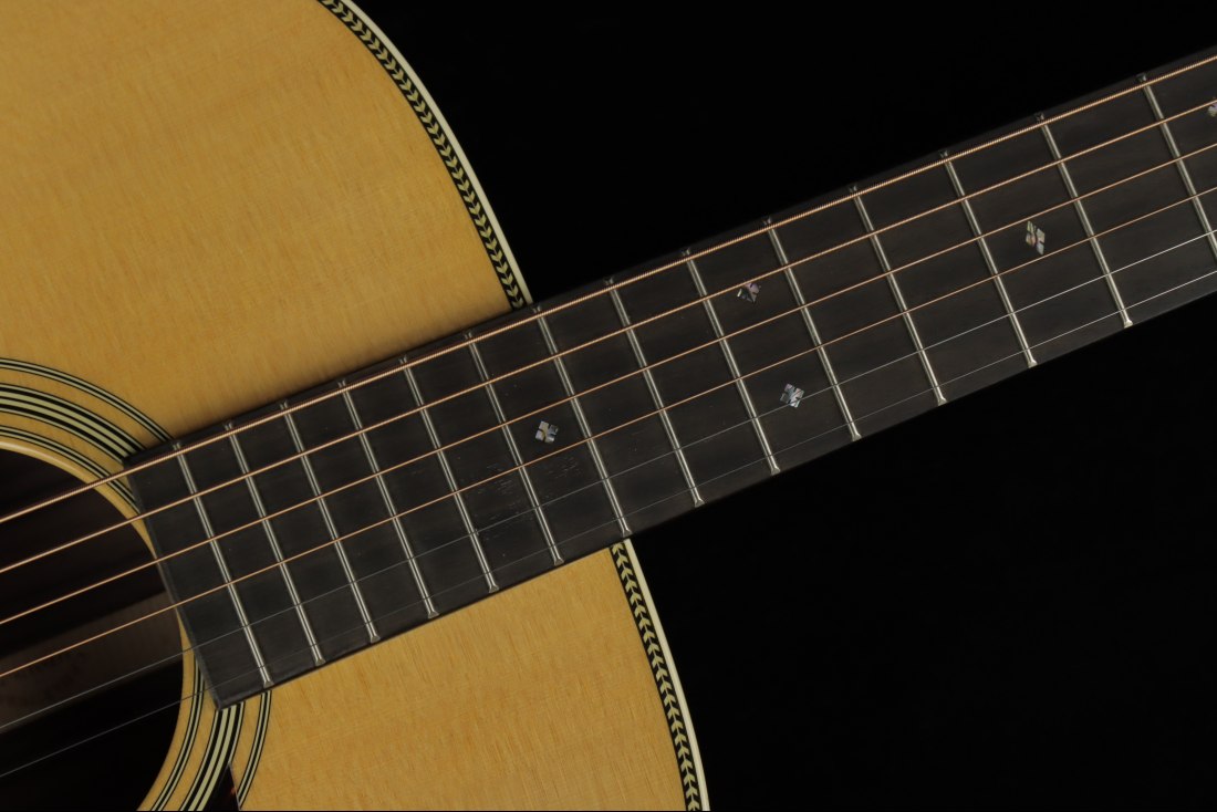 Martin 000-28