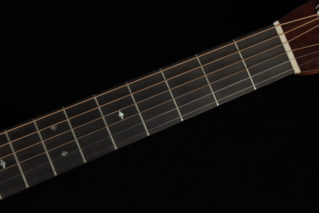 Martin 000-28