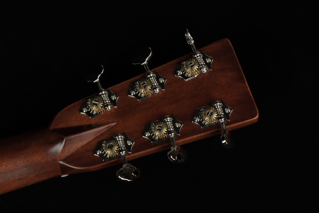 Martin 000-28