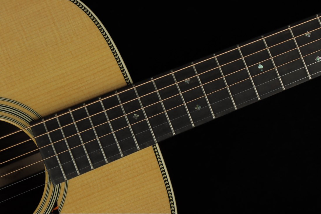 Martin 000-28